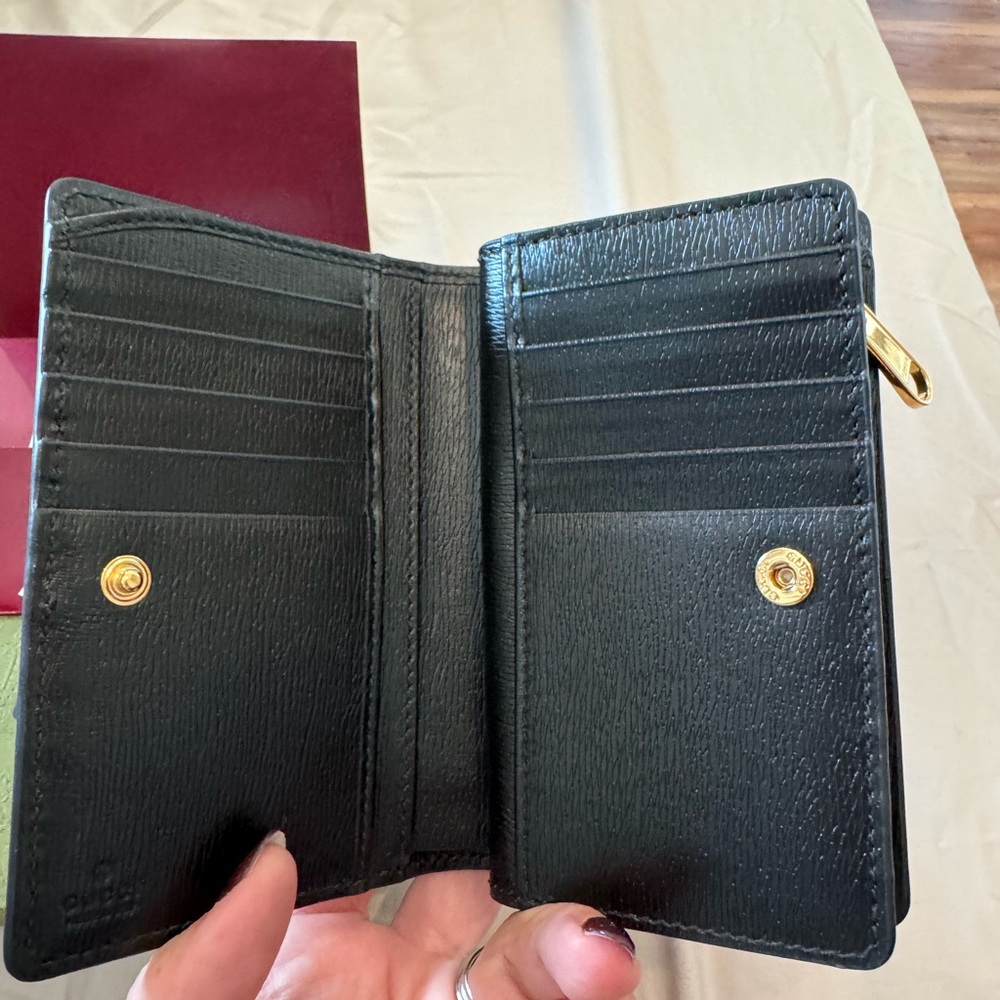 Gucci Black Leather Wallet with Gold Lettering - Picture 2 of 9